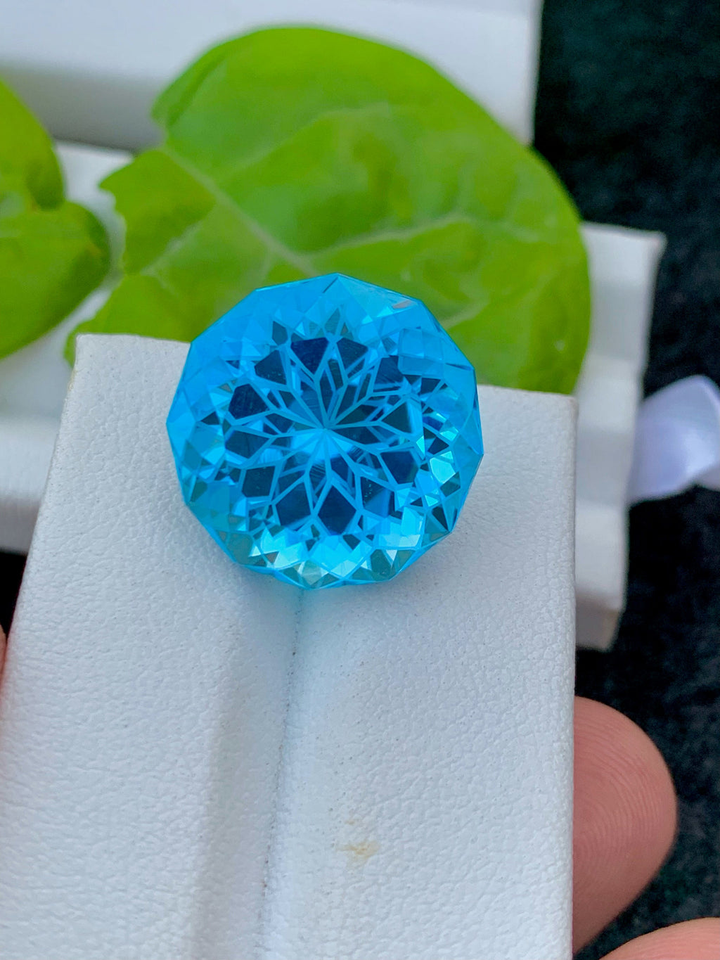 30.25 CT Swiss Blue Topaz Gemstone: Round Faceted Cut Stone