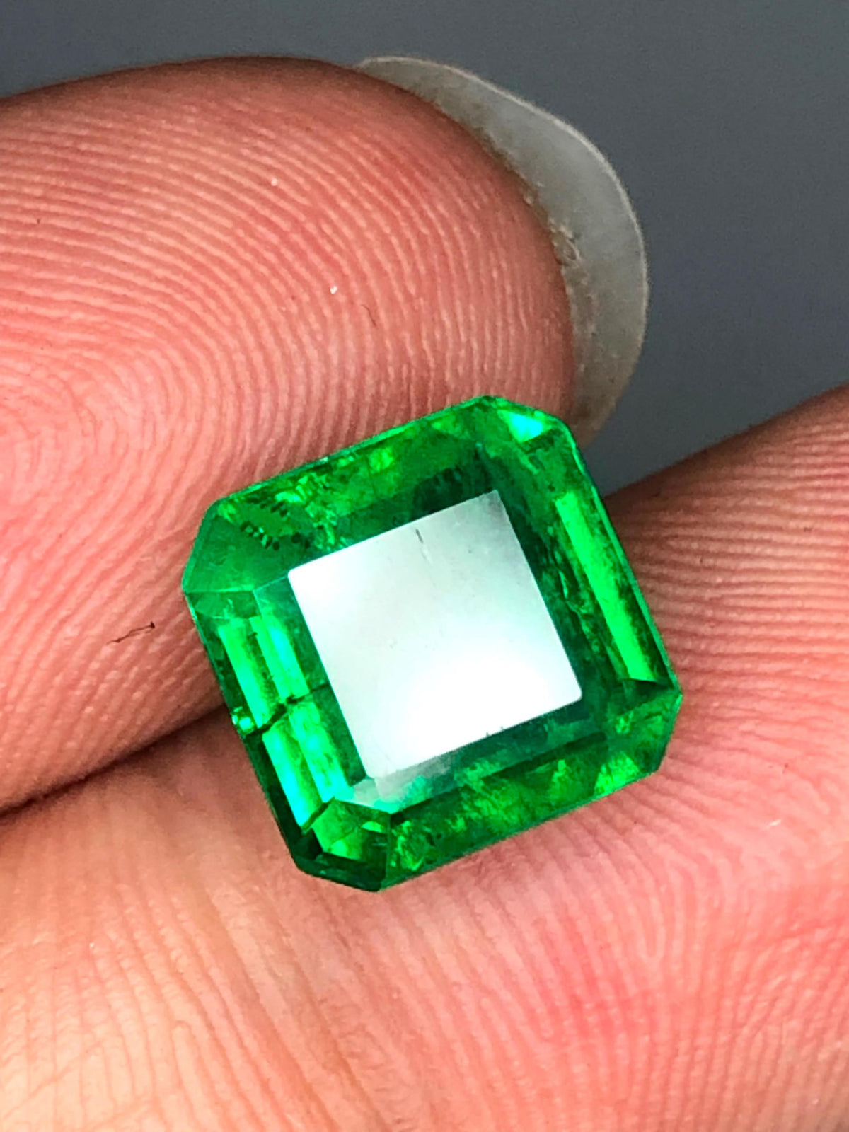 3.97 Ct Top Quality Natural Vivid Green Emerlad from zambia