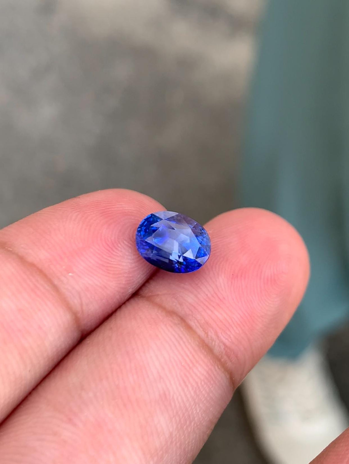 Sri Lanka Blue Sapphire Gemstone: 3.06 Carat Oval Cut, 9x7mm