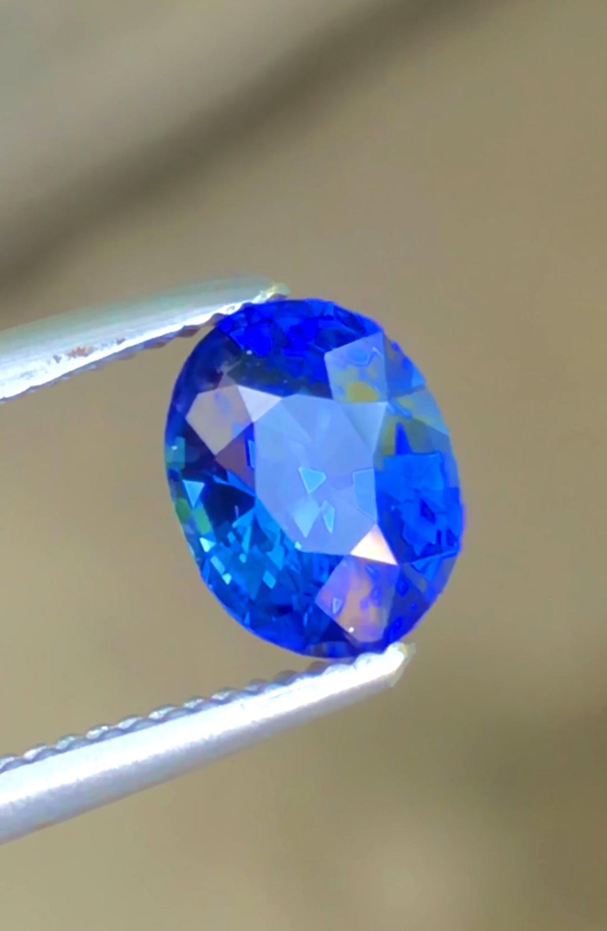Royal Blue Sapphire 1.10ct Oval Cut with Certificate – Madagascar Origin
