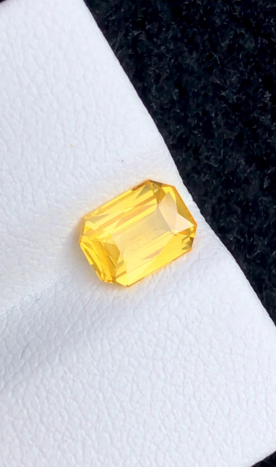 Yellow Sapphire 1.05 ct Octagonal Radiant Cut - Madagascar With Certificate