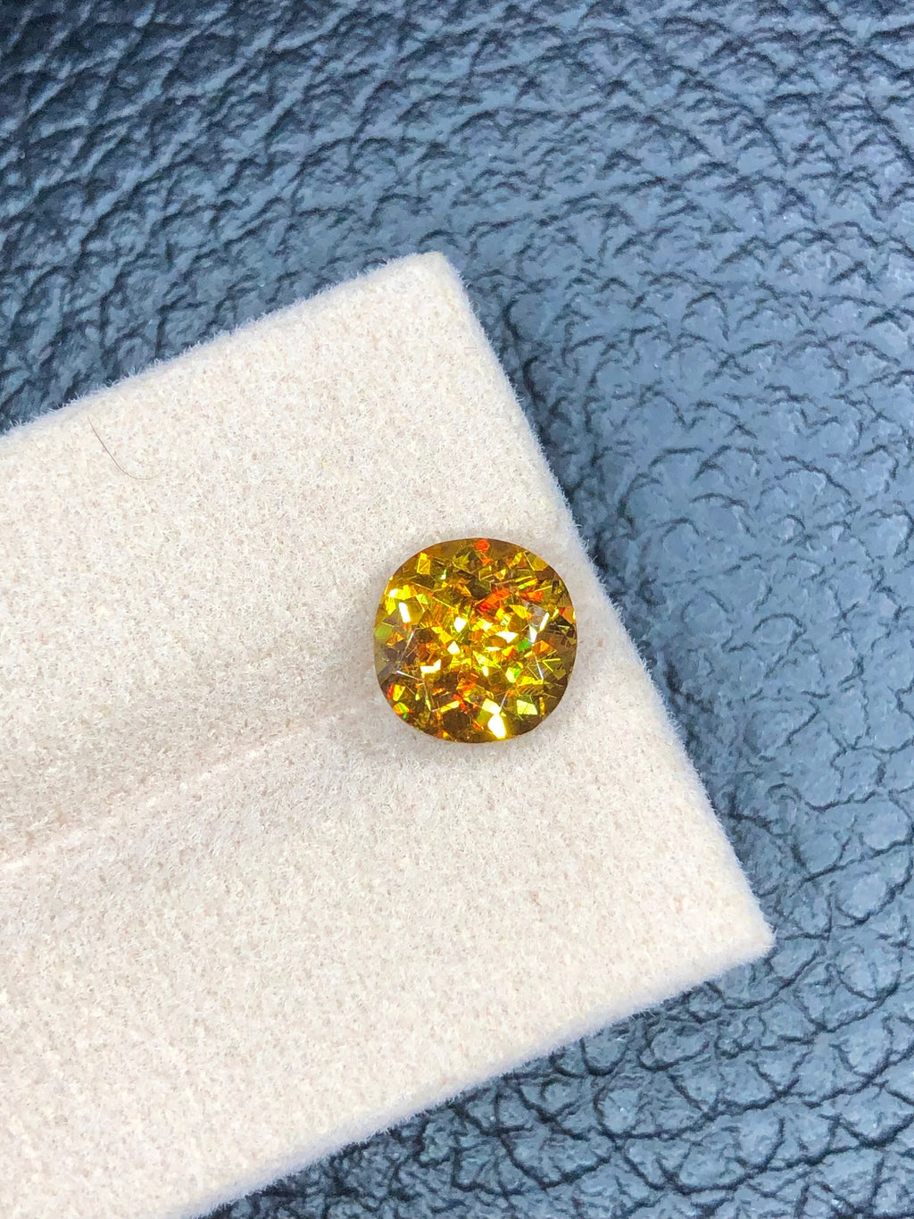 Trichroic Sphene Gemstone: Round Cut, 2.60 CT, Zagi Mine
