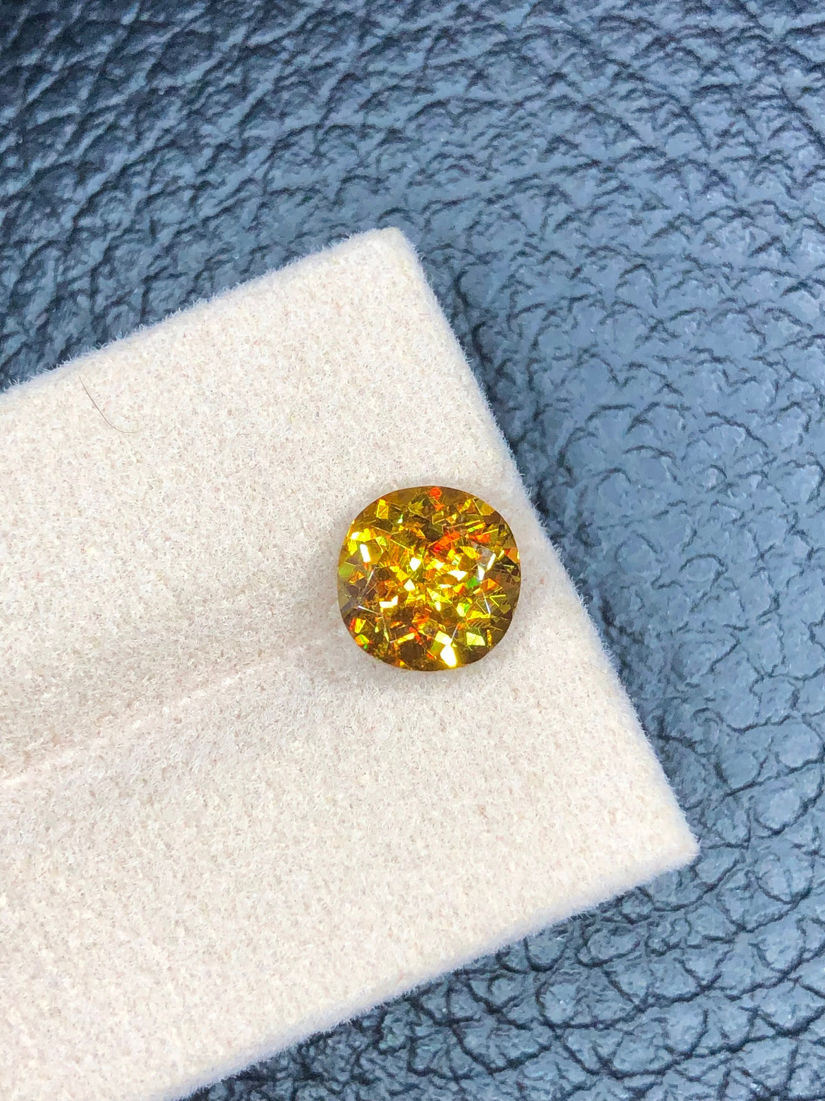 Trichroic Sphene Gemstone: Round Cut, 2.60 CT, Zagi Mine