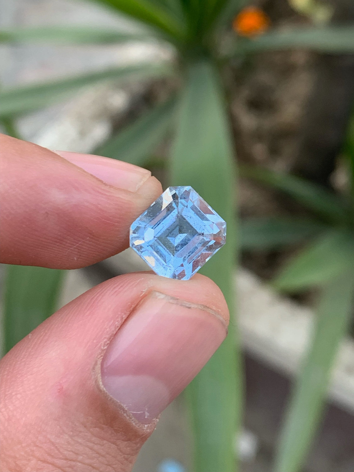 Santa Maria Aquamarine Gem: 5.5 Carat VVS Cornflower Blue Stone