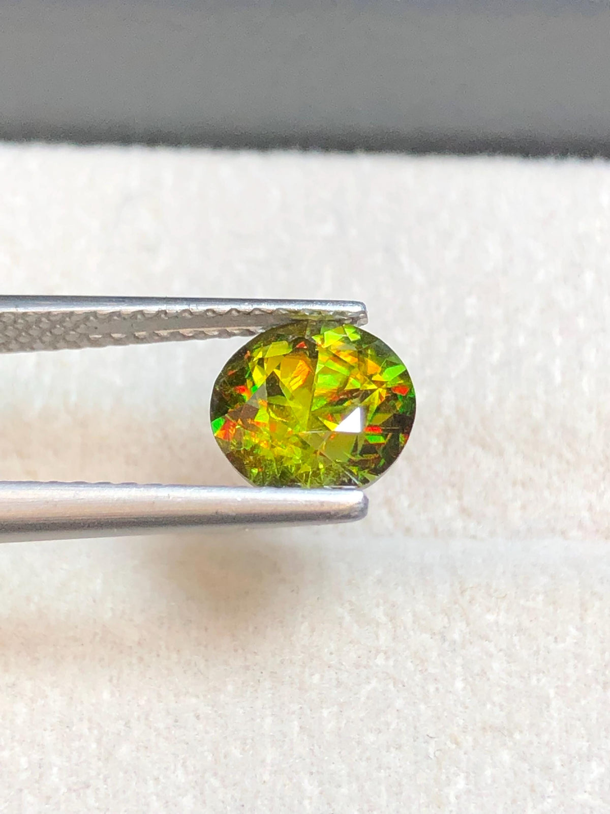 Chrome Sphene 1.75ct Round Cut – Madagascar • Full Fire