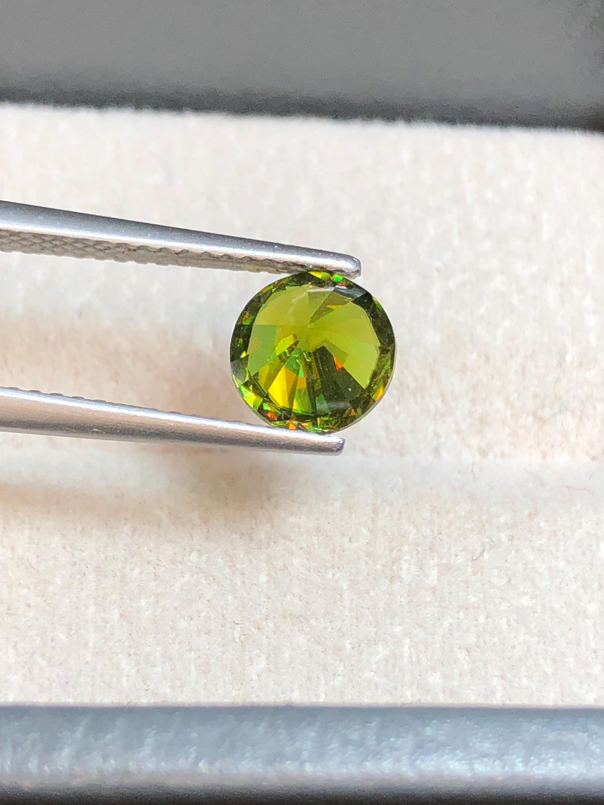 Chrome Sphene 1.44ct Round Cut – Madagascar • Full Fire