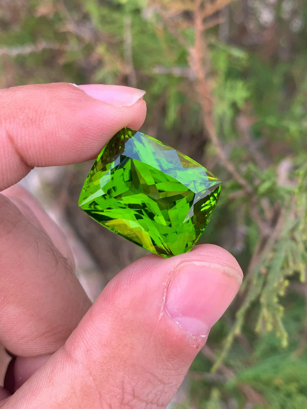 Lime Green Peridot Gemstone: 38.35 CT Round Cushion Cut, August Birthstone