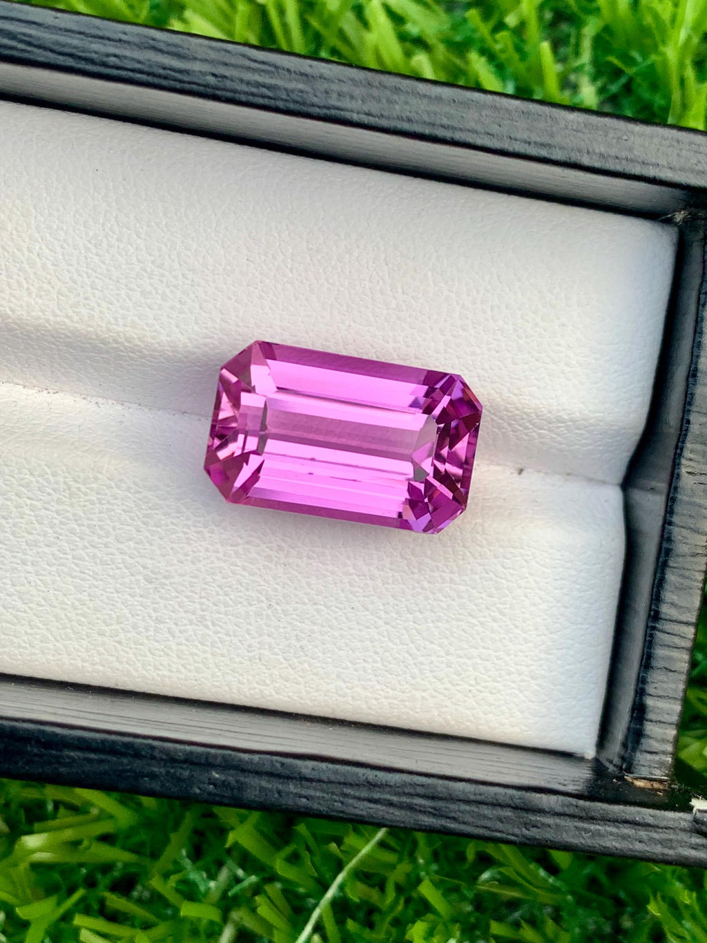 Deep Pink Kunzite Gemstone: 15 Carat Flawless Emerald Cut