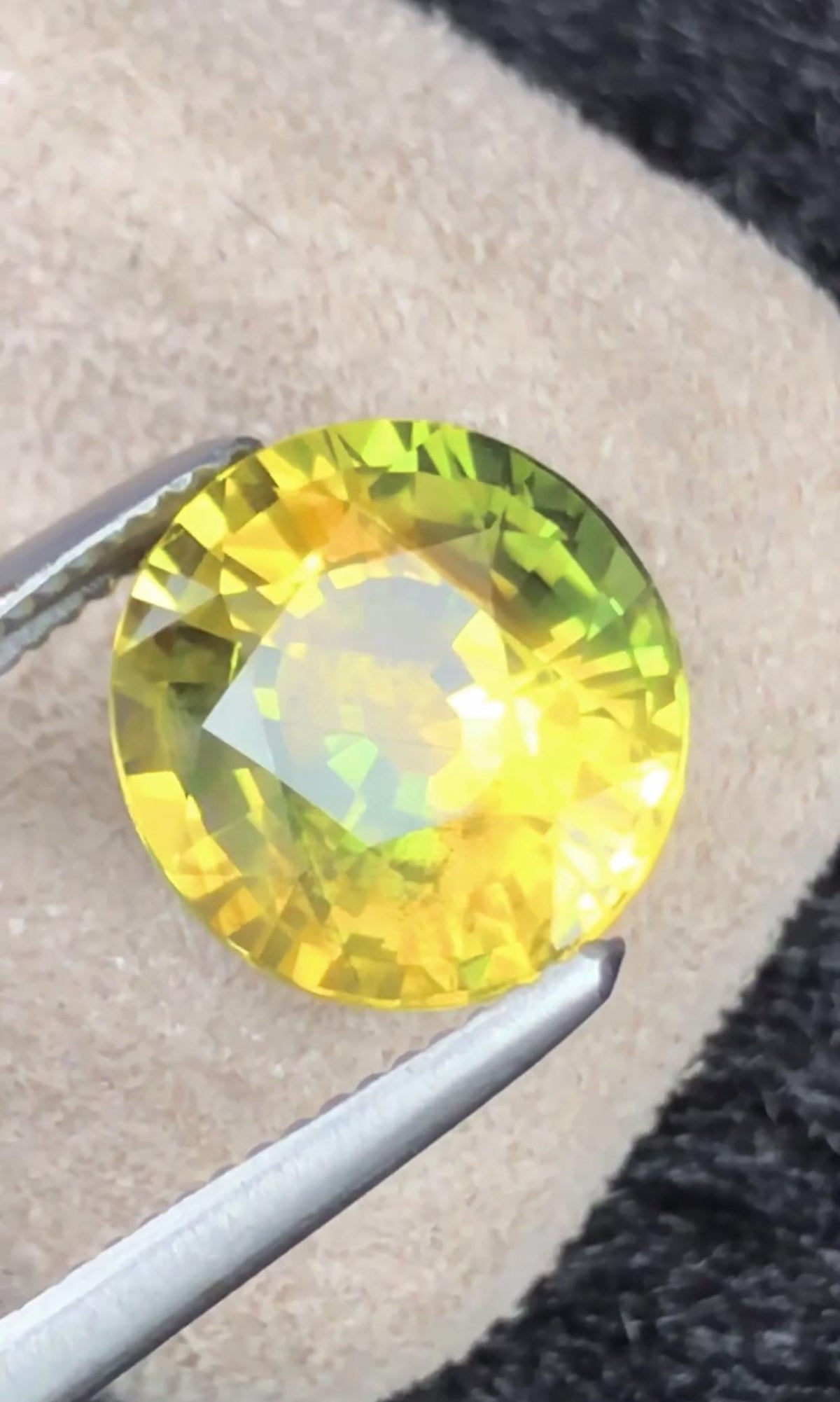 Certified Bi-Color NO HEAT Sapphire 3.17 Cts Greenish/Yellow Natural Sapphire