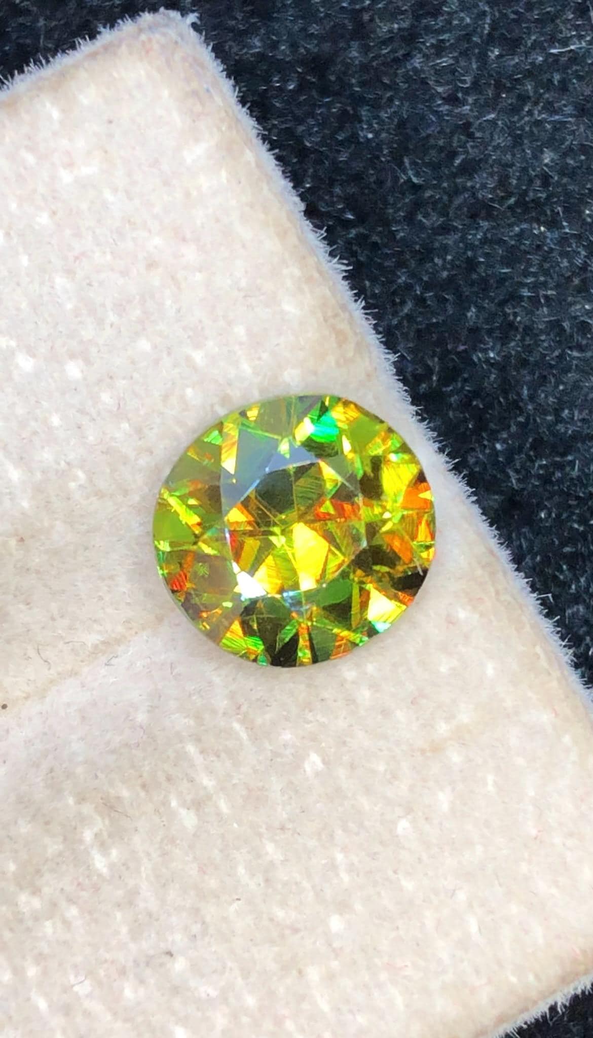 Chrome Sphene 2.15ct Round Cut – Madagascar • Full Fire