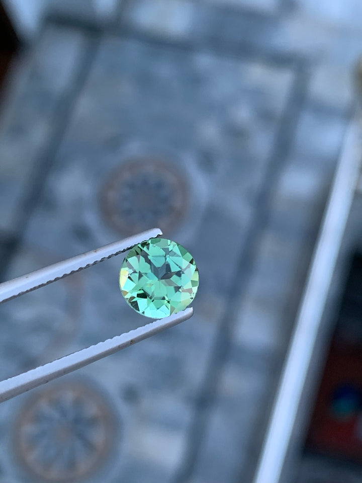 Seafoam Green Tourmaline Gemstone: Round Cut, 2.00 Carat