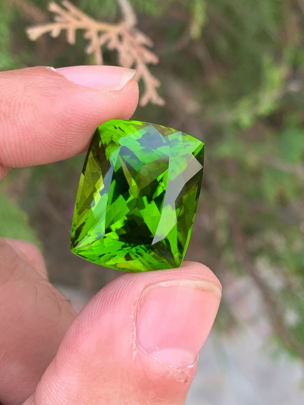 Lime Green Peridot Gemstone: 38.35 CT Round Cushion Cut, August Birthstone