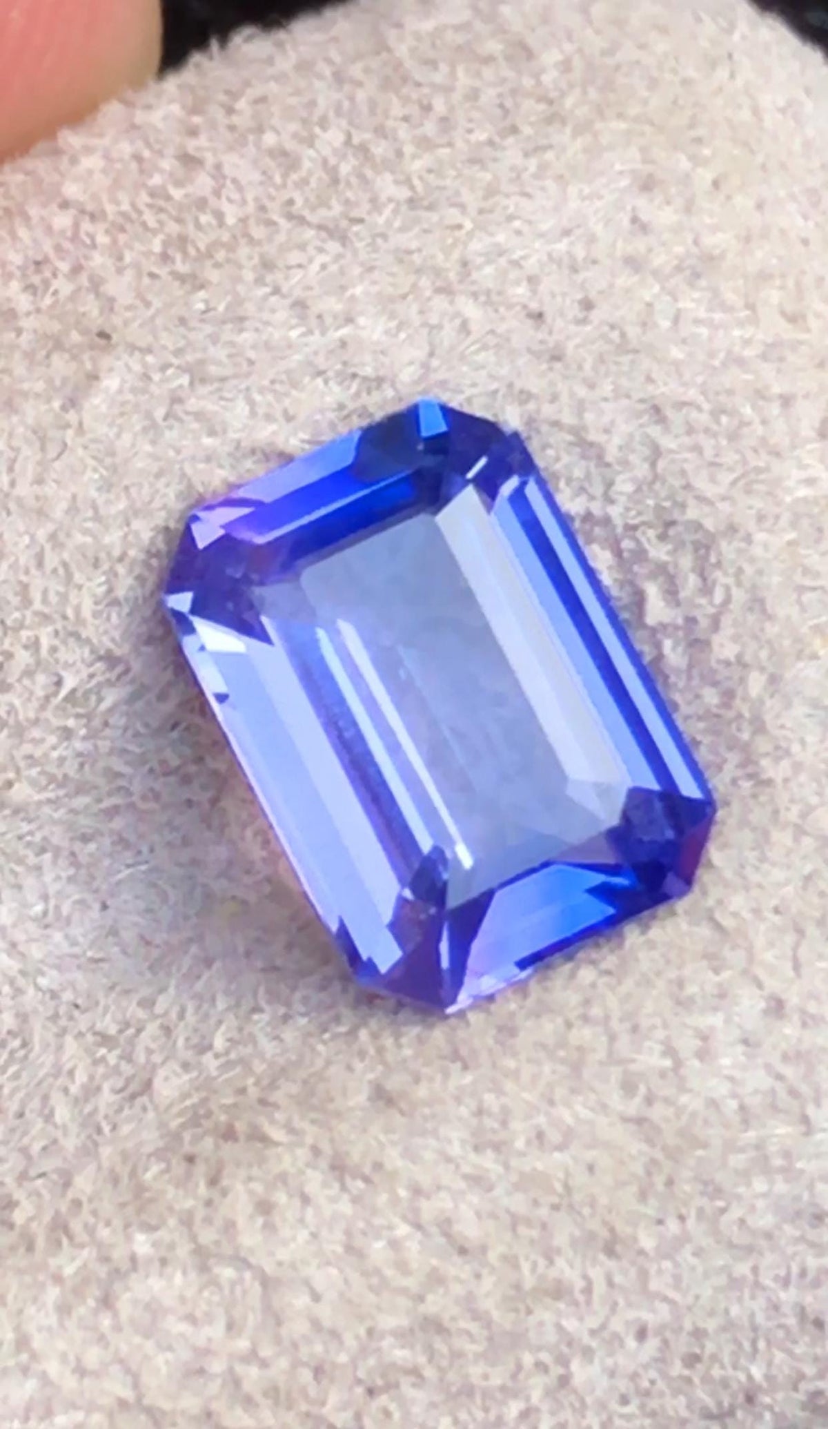 A very beautiful Certified natural colour change sapphire  gemstone