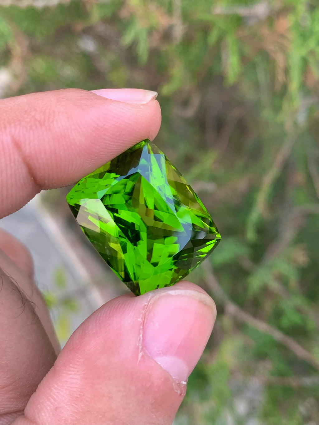 Lime Green Peridot Gemstone: 38.35 CT Round Cushion Cut, August Birthstone