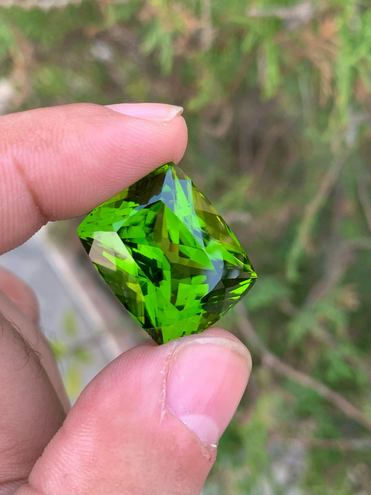 Lime Green Peridot Gemstone: 38.35 CT Round Cushion Cut, August Birthstone