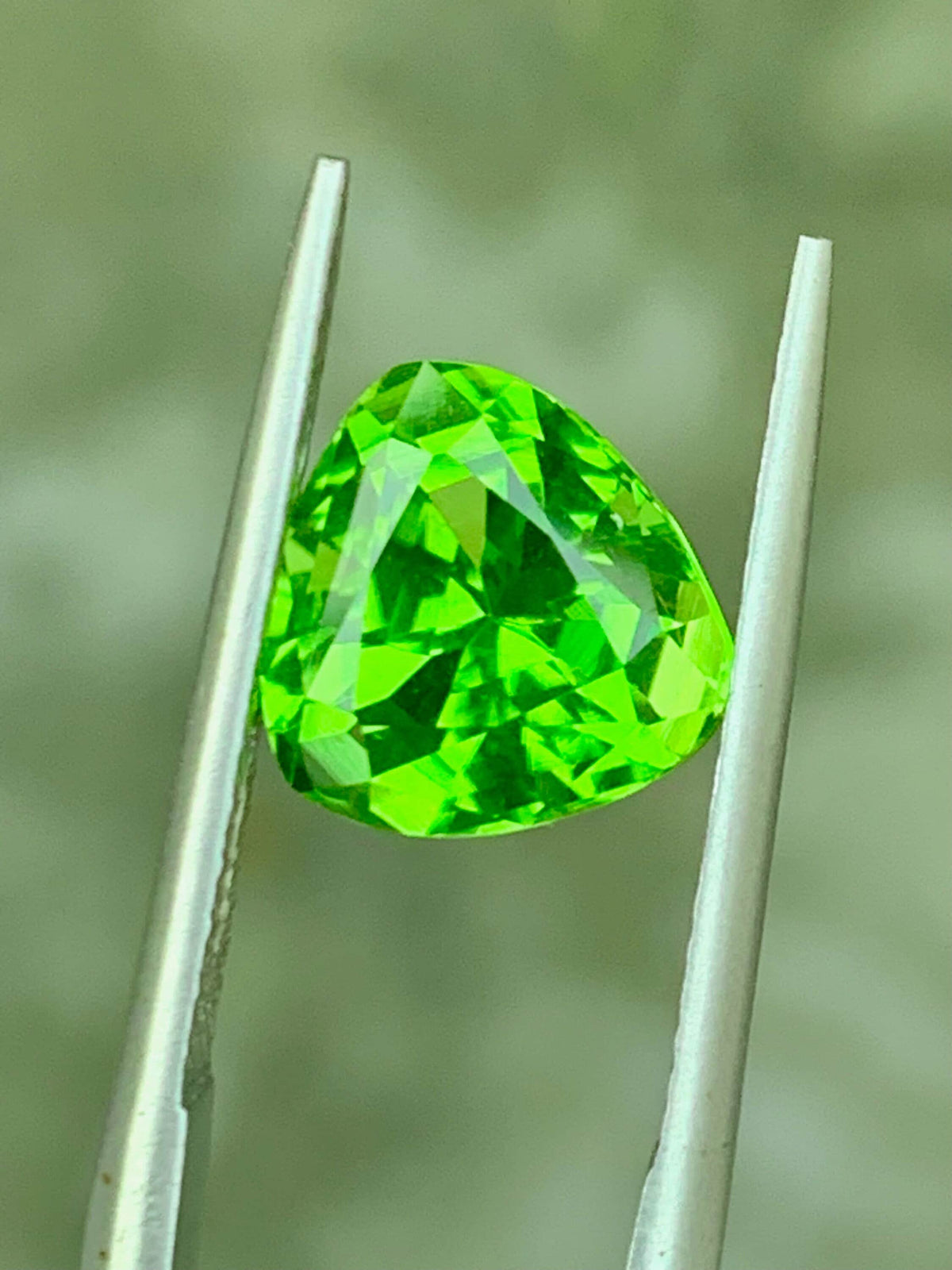 Trillion Cut Green Peridot Gemstone: Natural August Birthstone, 3.30 Cts