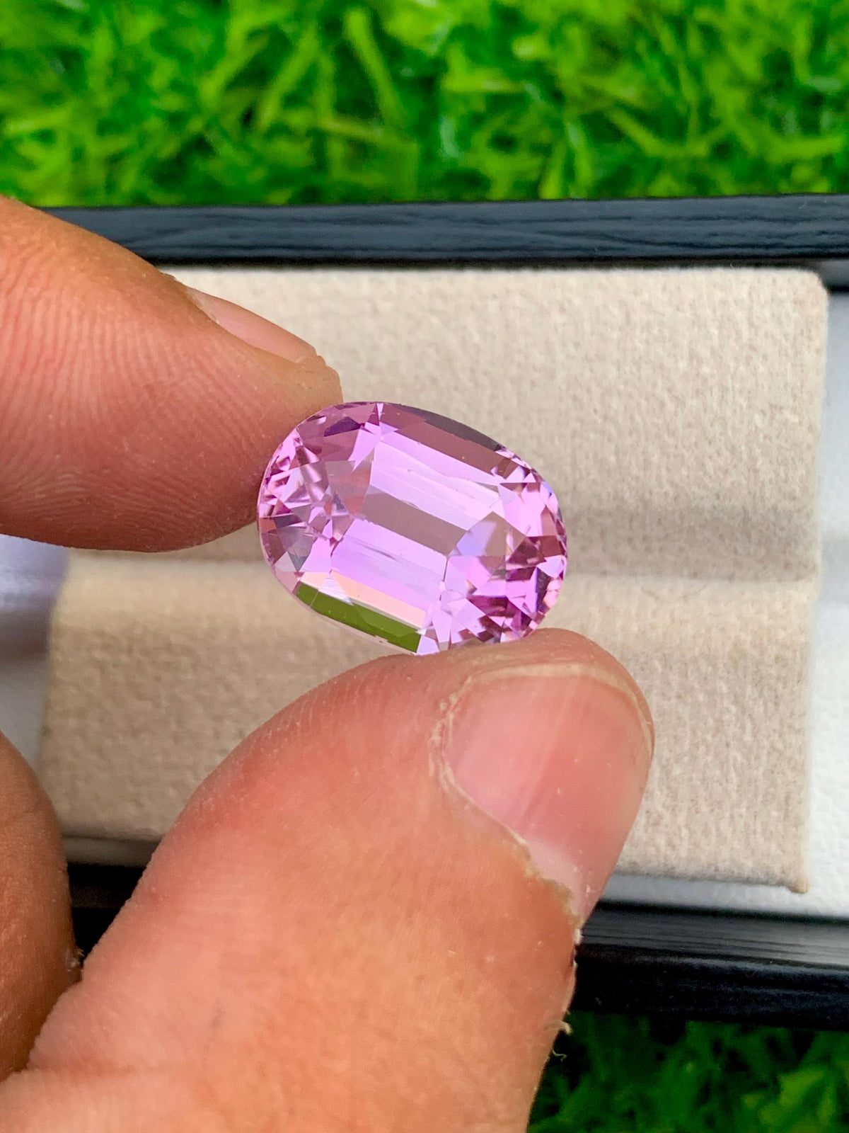 Natural Pink Kunzite Gemstone: Oval Faceted Loose Gem (11.15 CT)