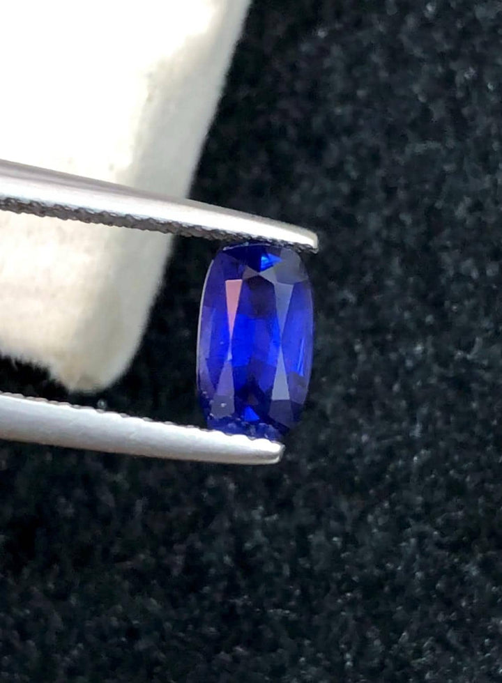 0.90 Carat Royal Blue Ceylon Sapphire Gemstone: Natural Loose Stone