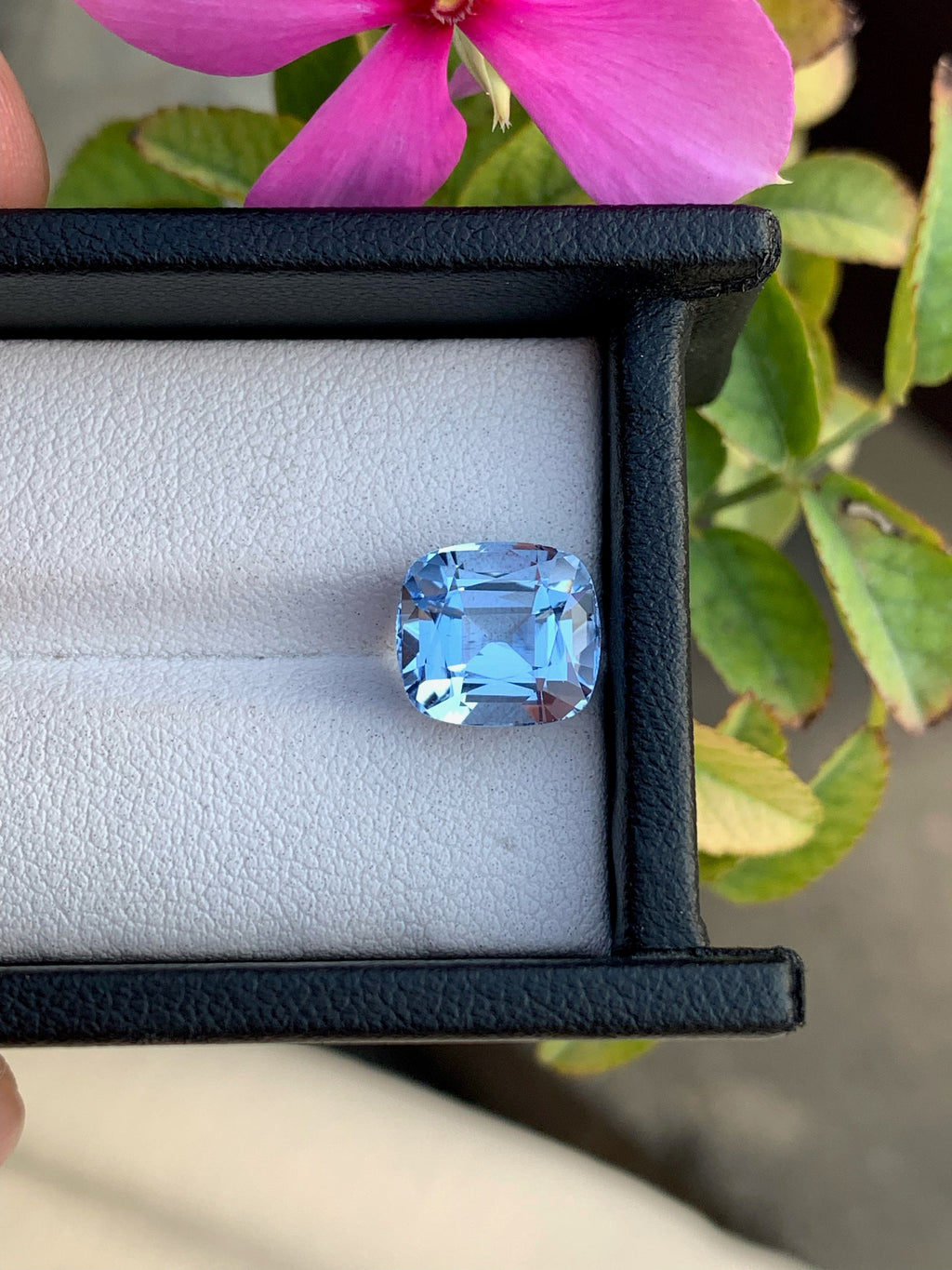 Santa Maria Blue Aquamarine Gemstone: 4.5 Carat Cushion Cut