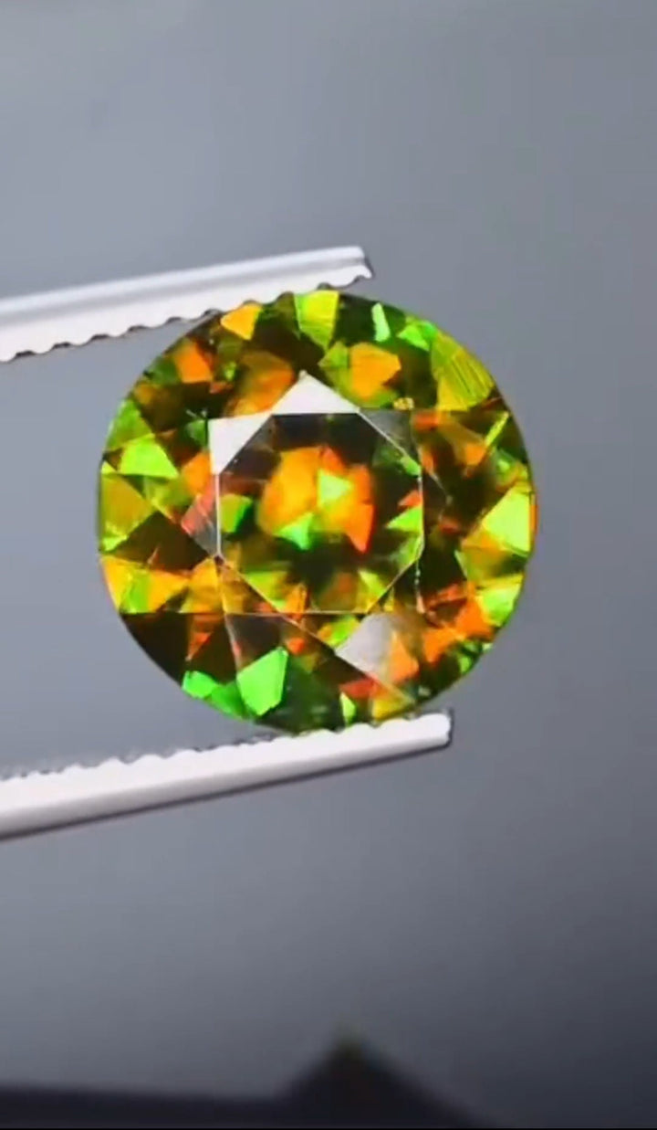Natural Chrome Sphene Gemstone: 3.90 Carat Nugget Green Titanite