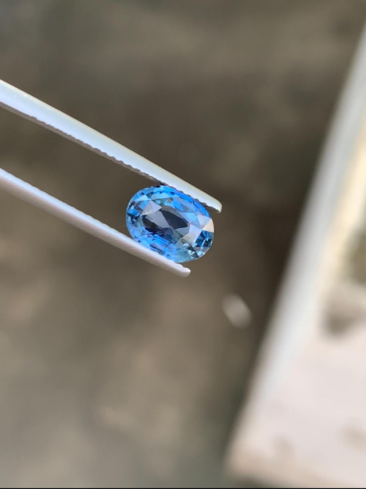2.61 Carat Royal Blue Sapphire: Oval Cut Loose Gemstone, Sri Lanka