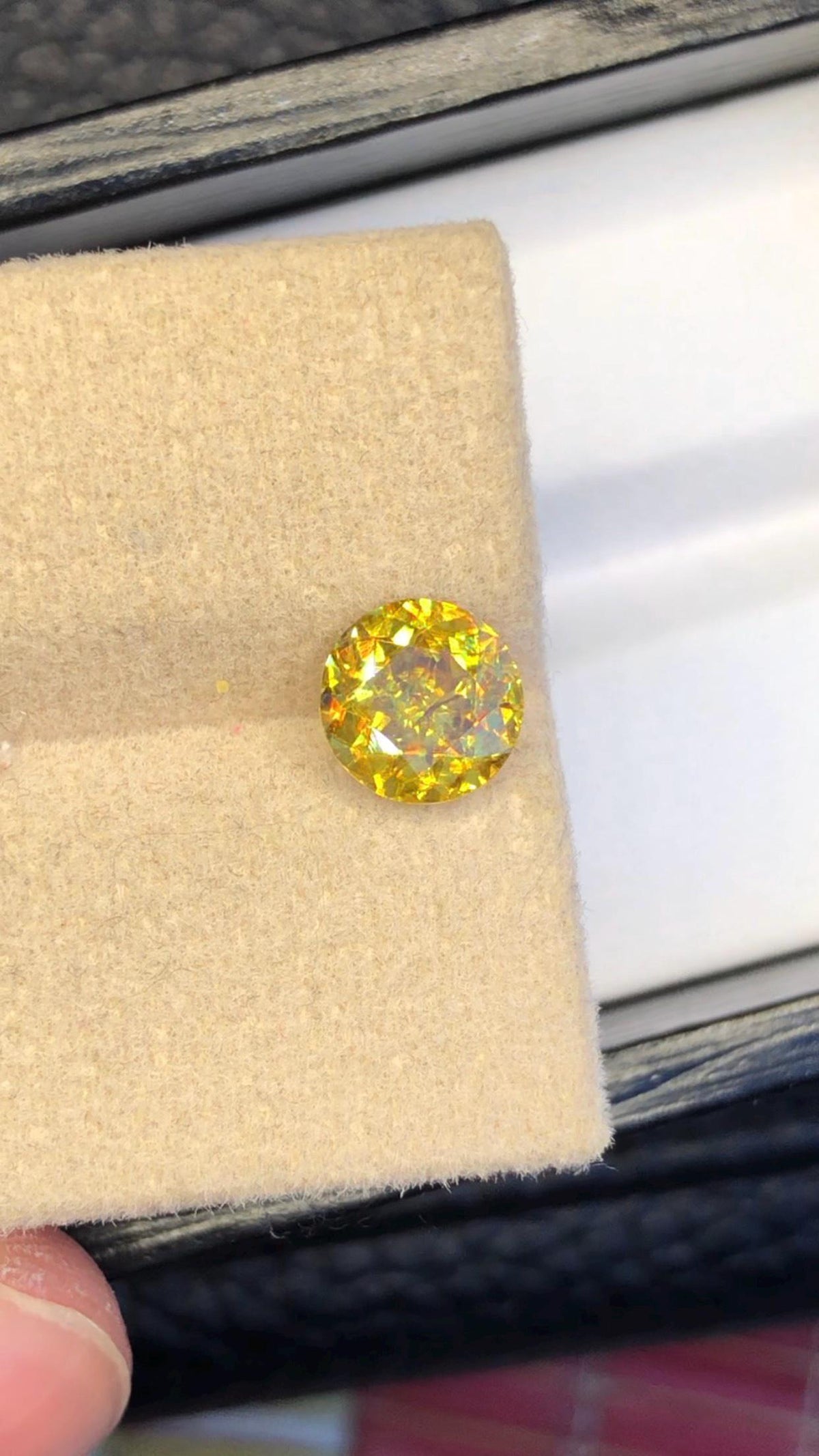 Natural Sphene Gemstone: Round Cut, Fire Titanite (1.35 CT)