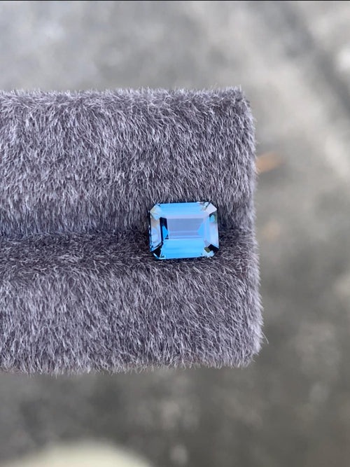 2.08 Carat Vivid Blue Cobalt Spinel Gem: Oval Cut, Sri Lanka