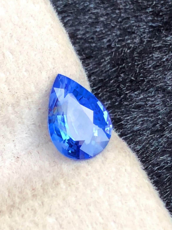 Royal-Blue Sapphire 0.92ct Pear Cut • Sri Lanka