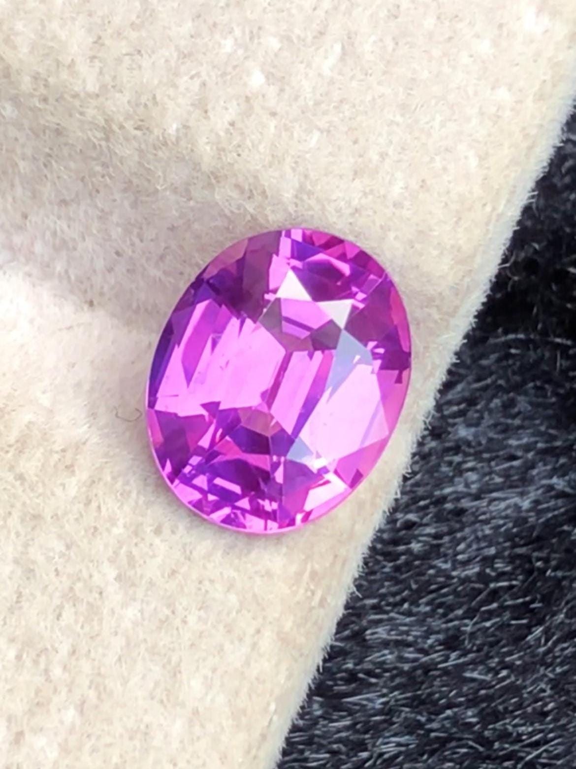 Pink Sapphire 1.64ct Oval Cut – Vibrant Gem from Sri Lanka