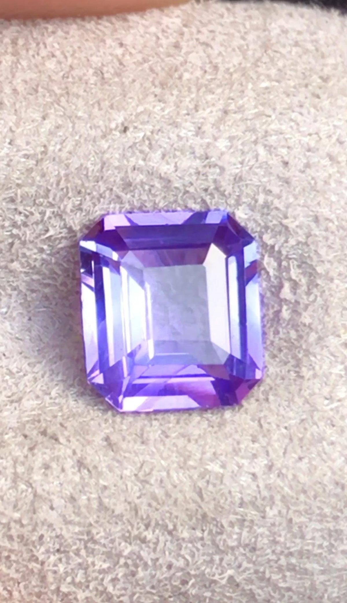 A masterpiece of nature, Certified spinel refined for those who appreciate true beauty.