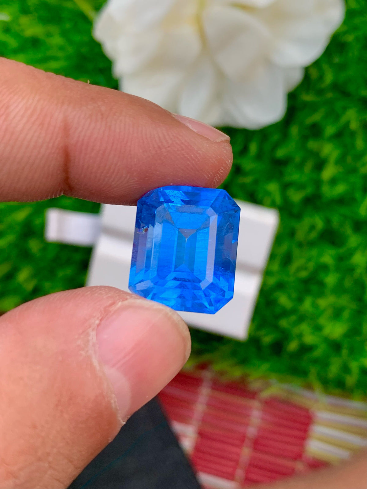 Santa Maria Aquamarine Gemstone: 15.40 CT Square Cut, Deep Blue