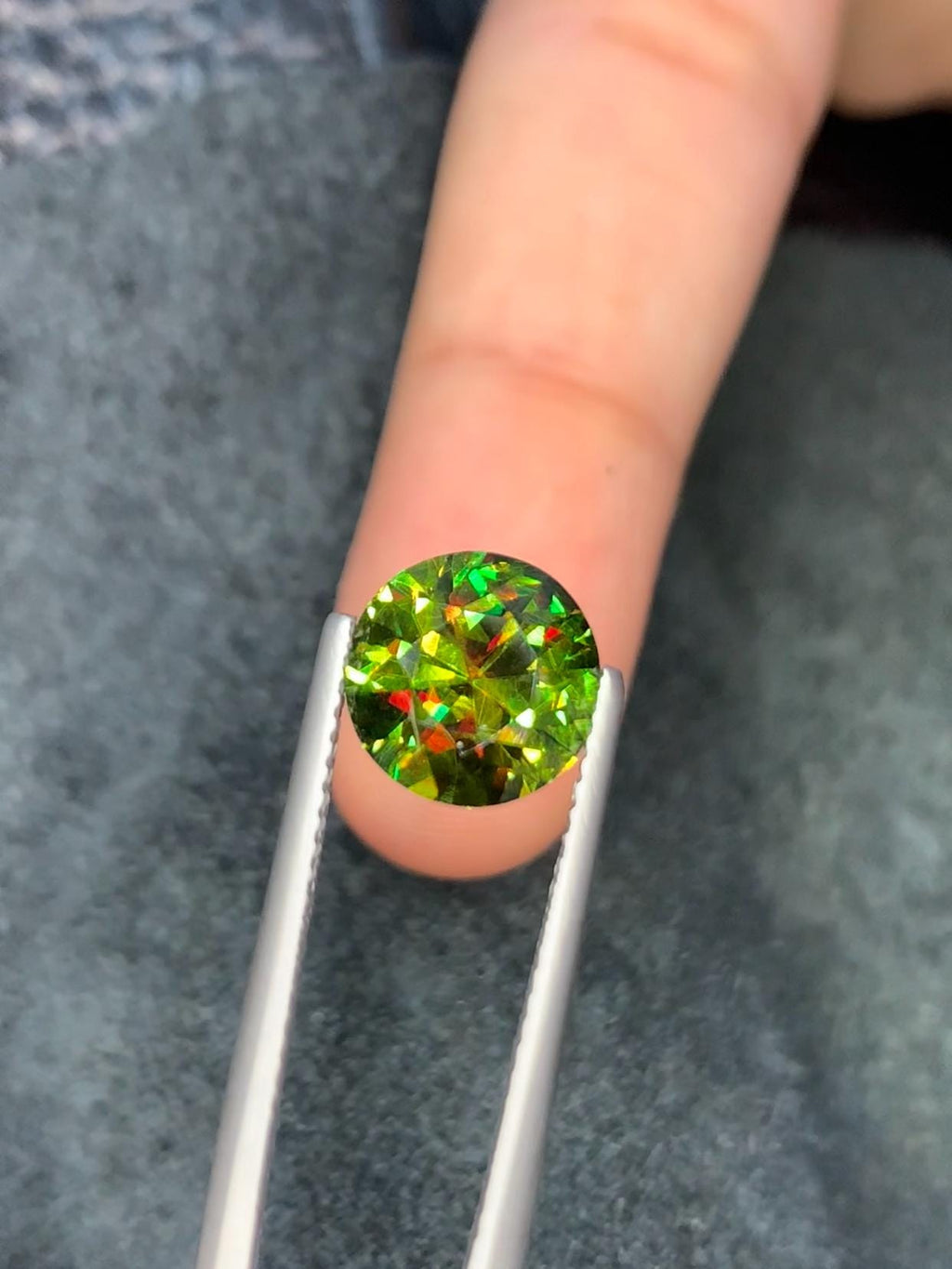 Chrome Sphene 2.20ct Round Cut – Skardu Pakistan • Full Fire