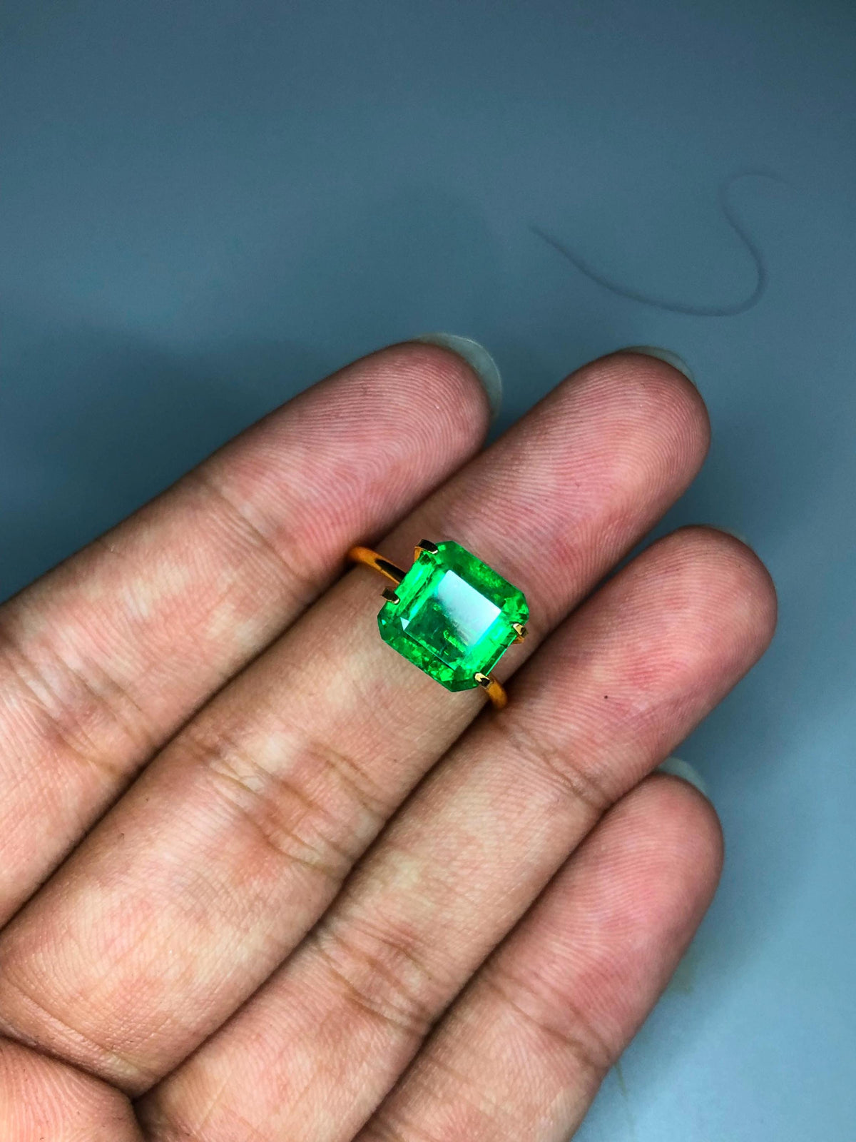 3.97 Ct Top Quality Natural Vivid Green Emerlad from zambia