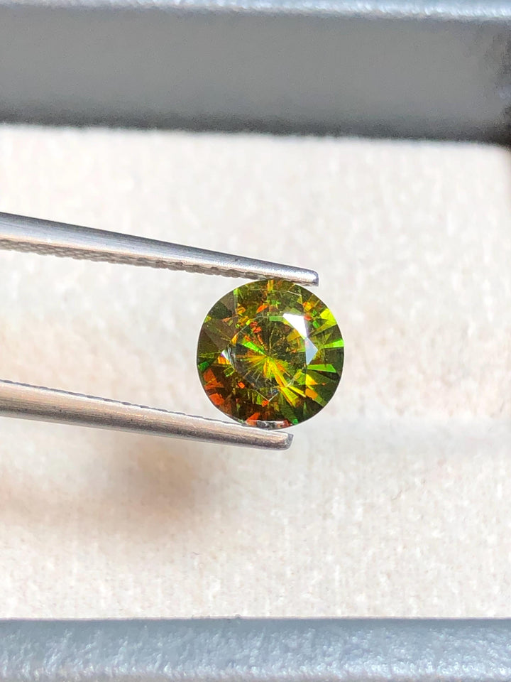 Chrome Sphene 1.44ct Round Cut – Madagascar • Full Fire