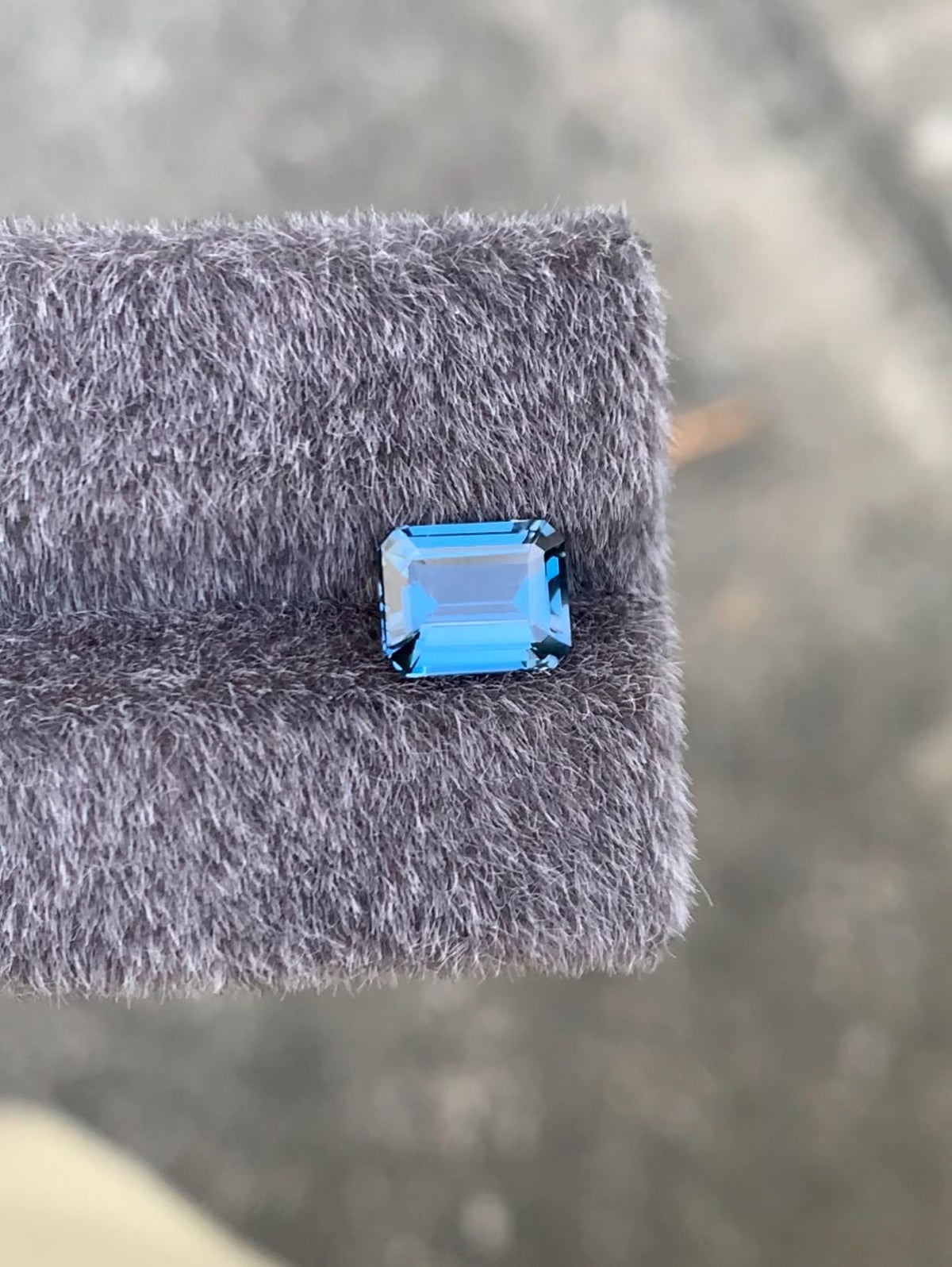 2.08 Carat Vivid Blue Cobalt Spinel Gem: Oval Cut, Sri Lanka