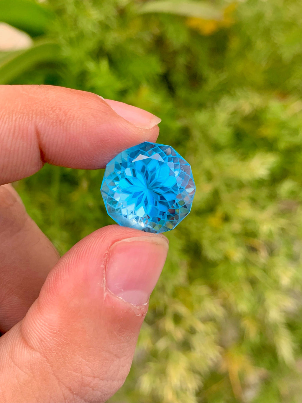 Swiss Blue Topaz Gemstone: Round Faceted Cut, 26.60 CT