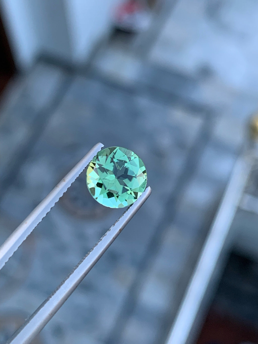 Seafoam Green Tourmaline Gemstone: Round Cut, 2.00 Carat