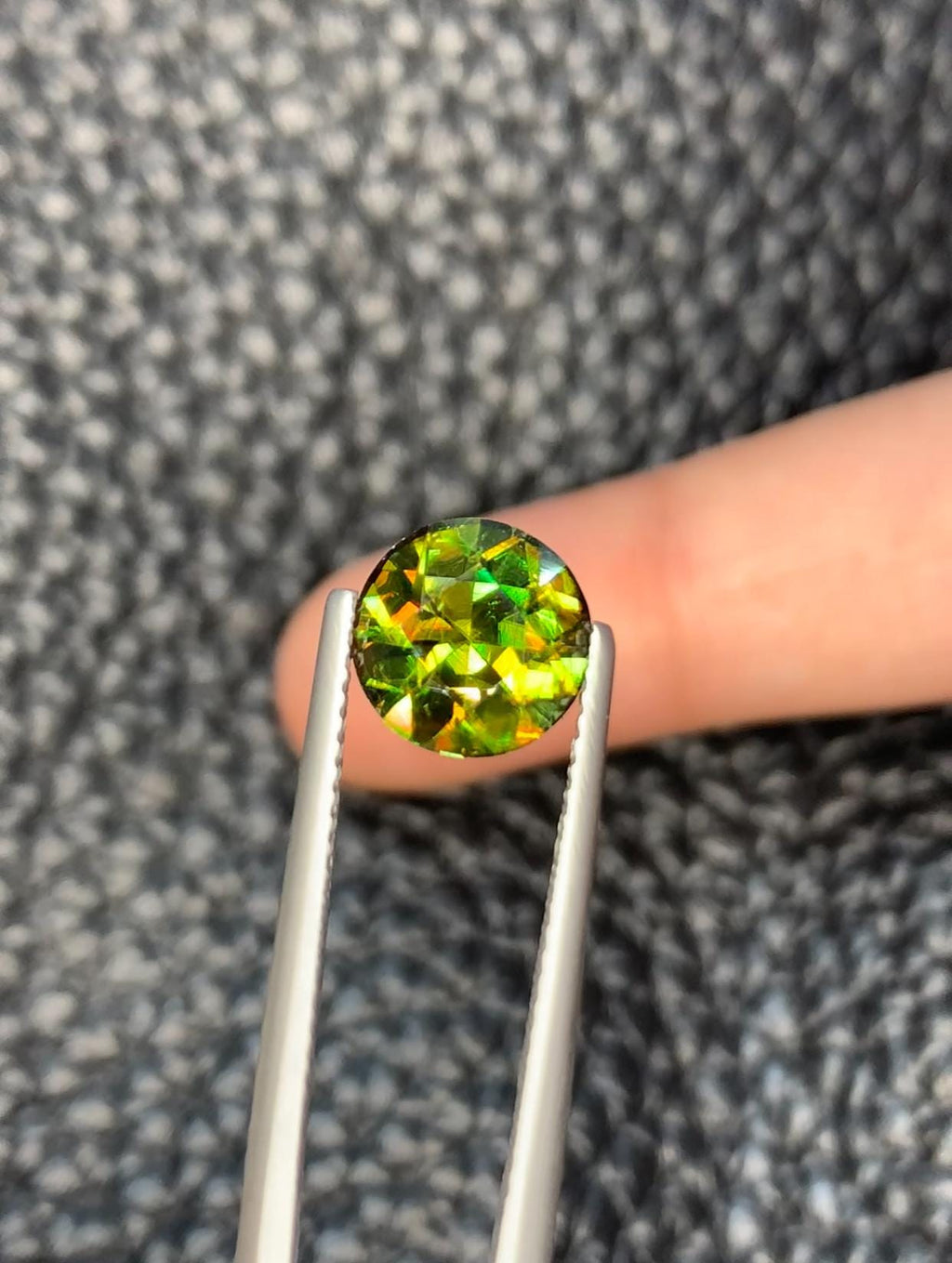 Chrome Sphene 2.20ct Round Cut — Skardu, Pakistan | Strong Fire, Brilliant Facet