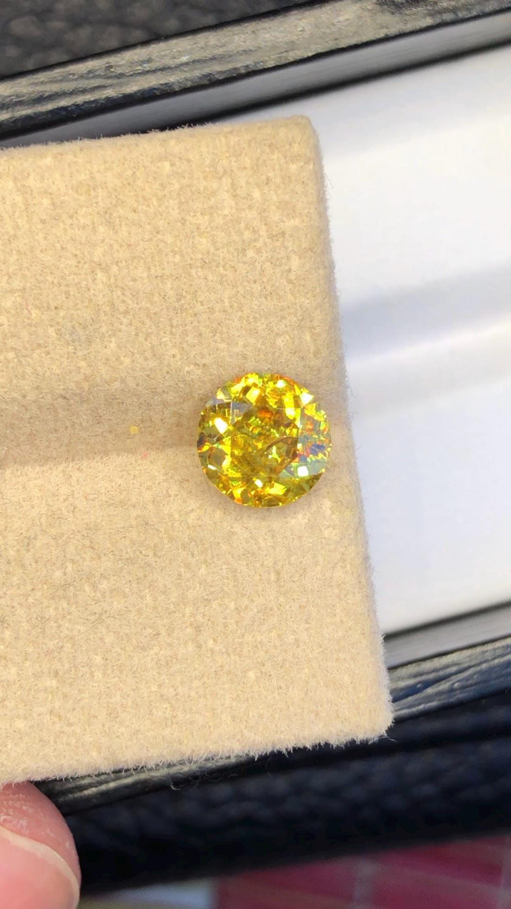 Natural Sphene Gemstone: Round Cut, Fire Titanite (1.35 CT)