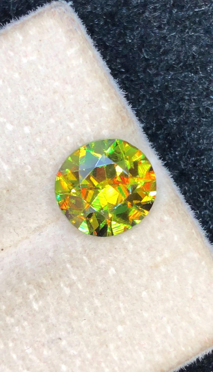 Chrome Sphene 2.15ct Round Cut – Madagascar • Full Fire