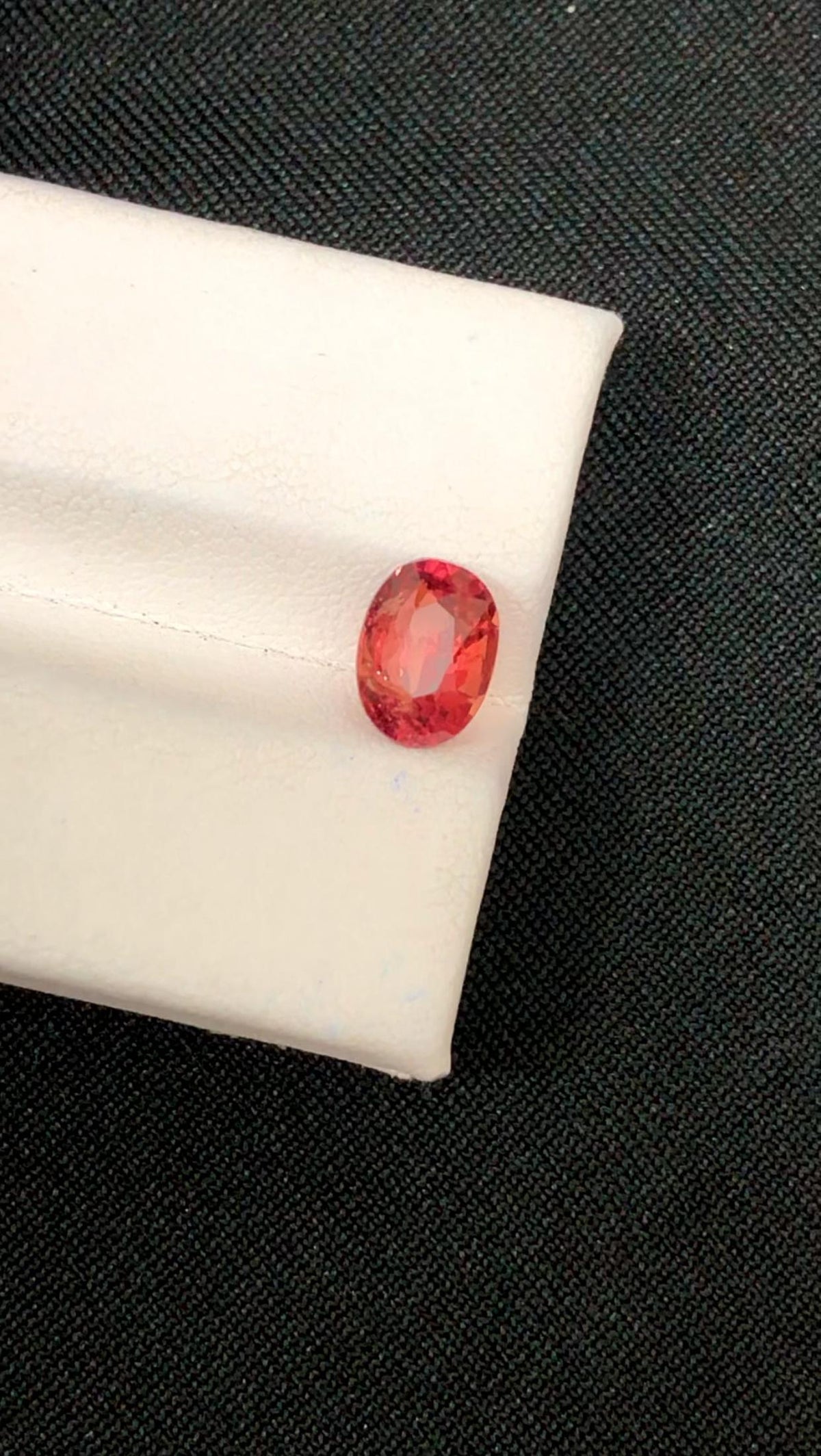 Sunset Padparadscha Sapphire: 1 Carat Oval Gemstone, Sri Lankan Origin