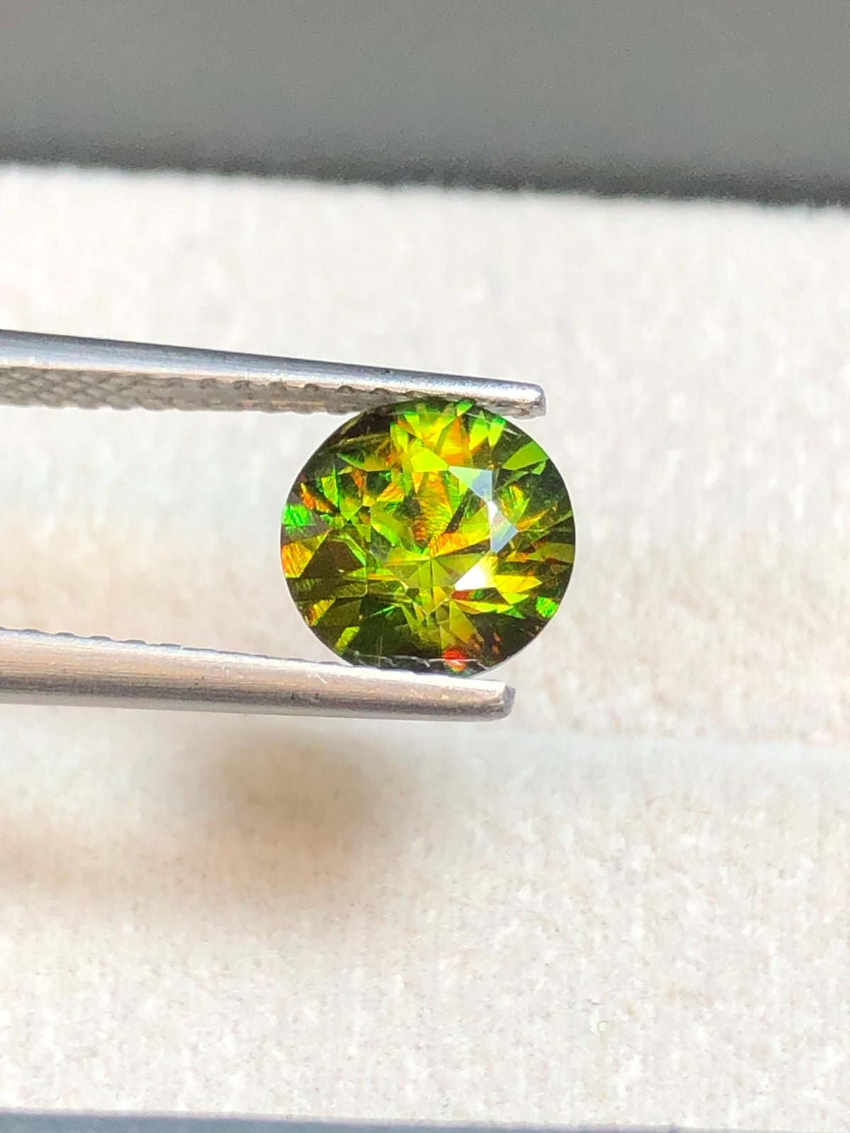 Chrome Sphene 1.55ct Round Cut – Madagascar • Full Fire
