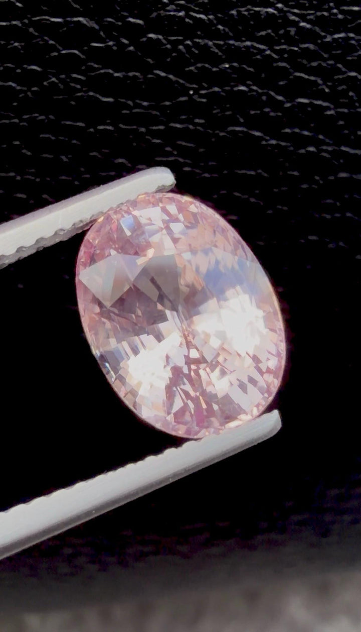 Natural guild certified Padparadscha Sapphire 4.60 ct Oval Cut – Lively Orange-Pink Glow