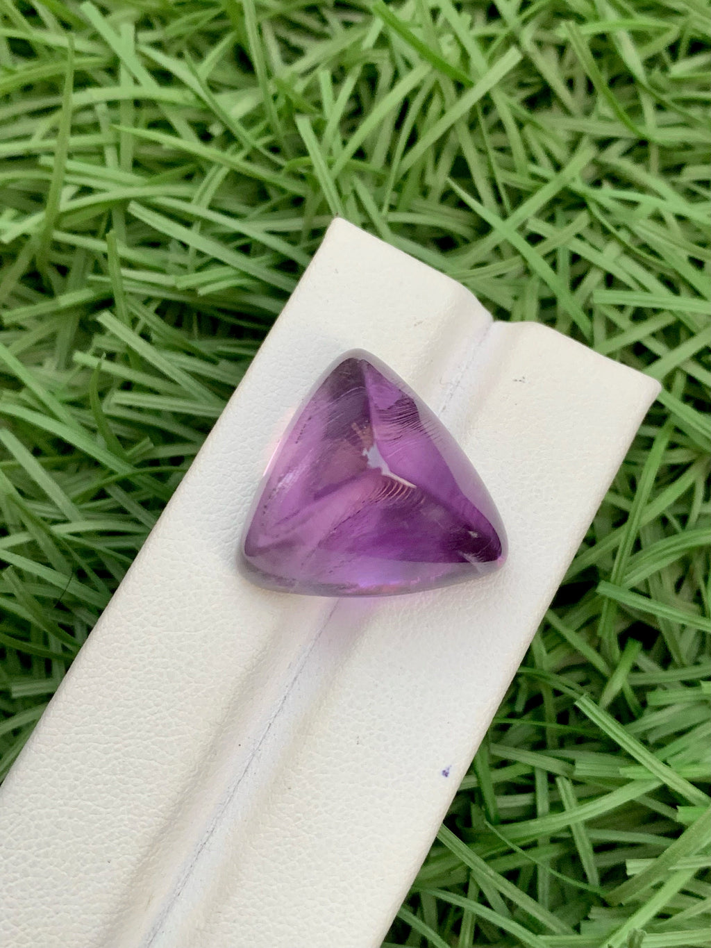 Deep Purple Amethyst Sugarloaf Cabochon: Natural Gemstone (40.10 Carat)