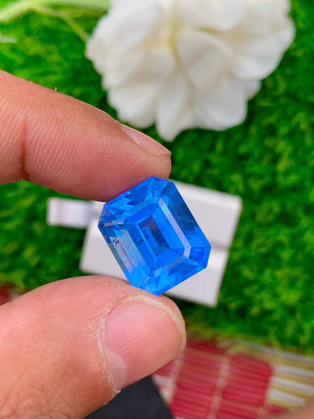 Santa Maria Aquamarine Gemstone: 15.40 CT Square Cut, Deep Blue