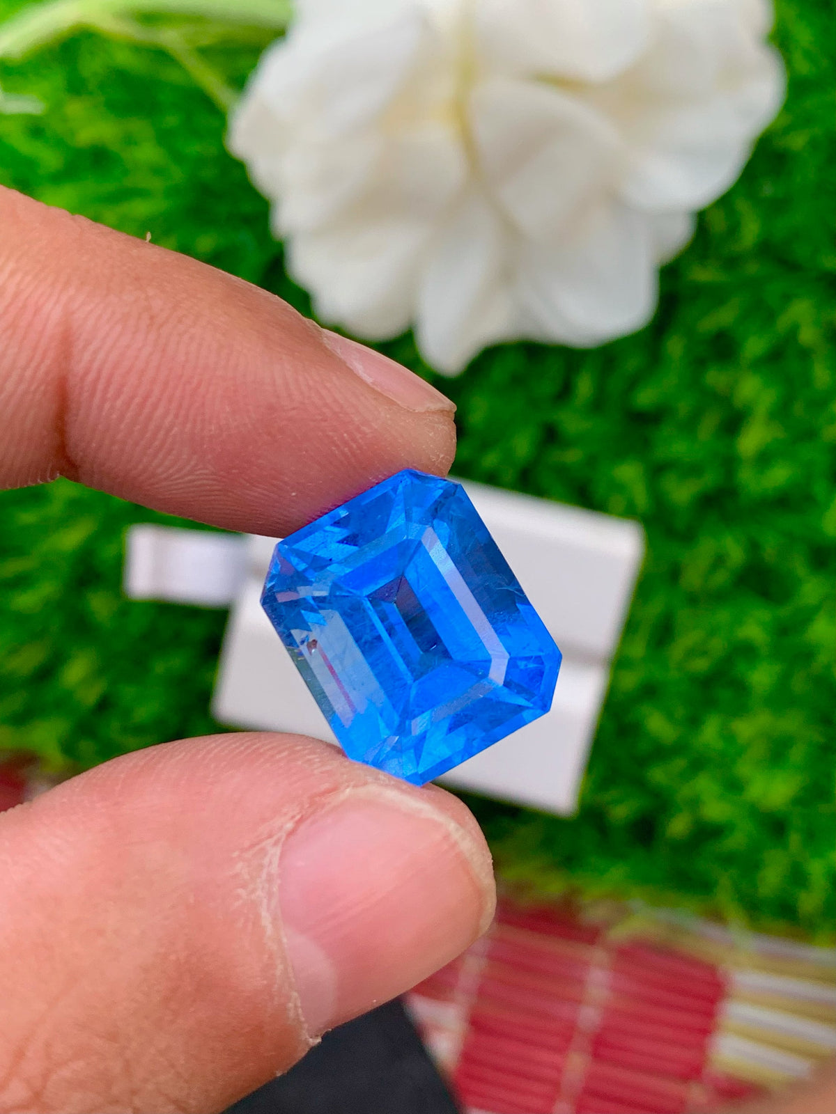 Santa Maria Aquamarine Gemstone: 15.40 CT Square Cut, Deep Blue