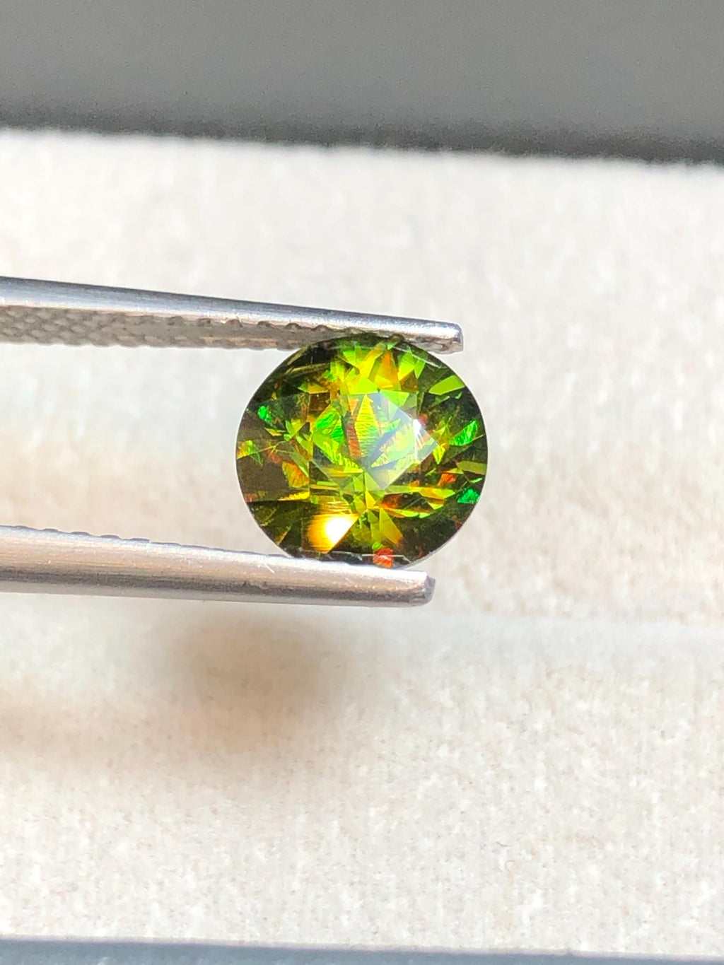 Chrome Sphene 1.55ct Round Cut – Madagascar • Full Fire