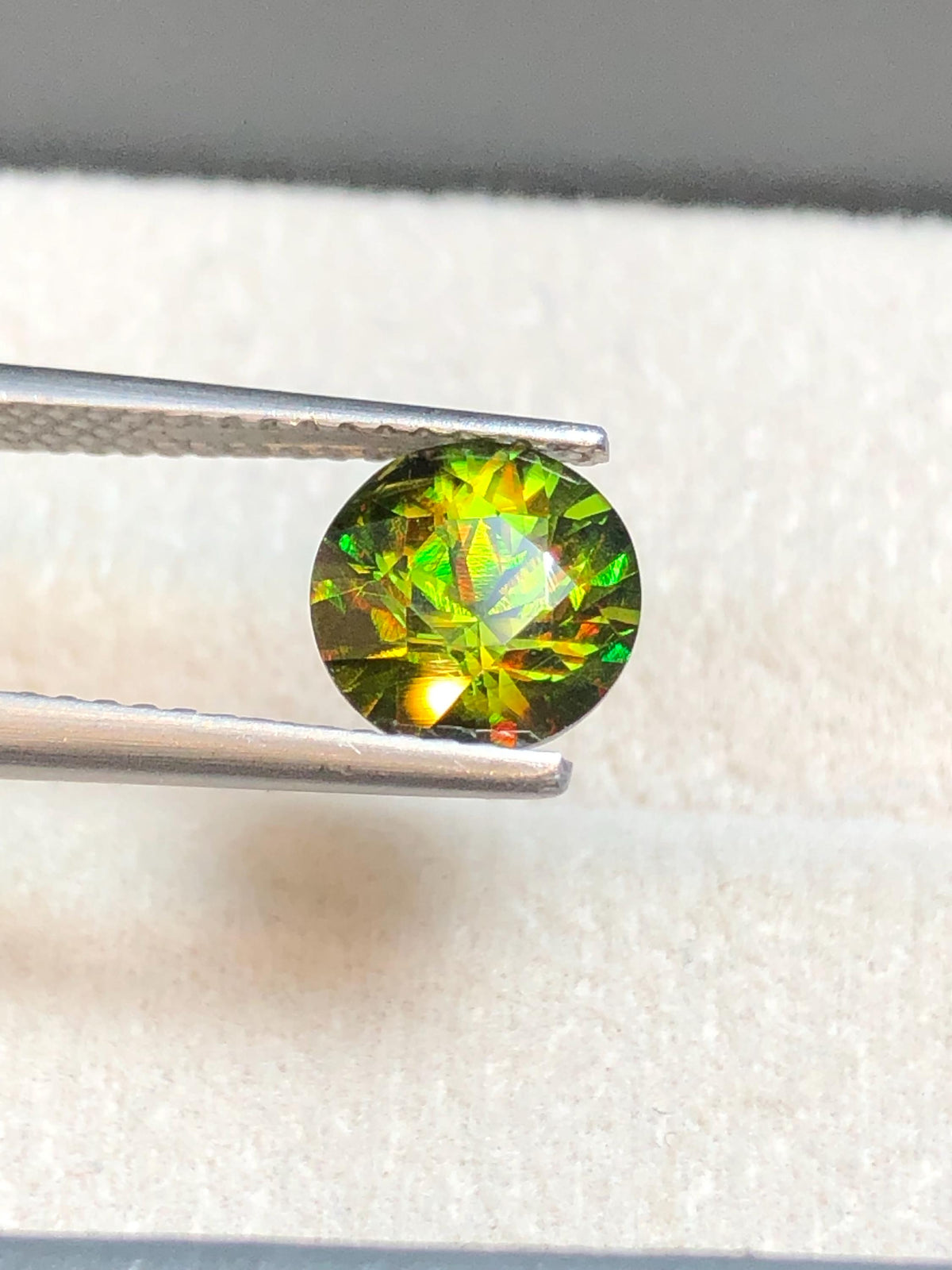 Chrome Sphene 1.55ct Round Cut – Madagascar • Full Fire