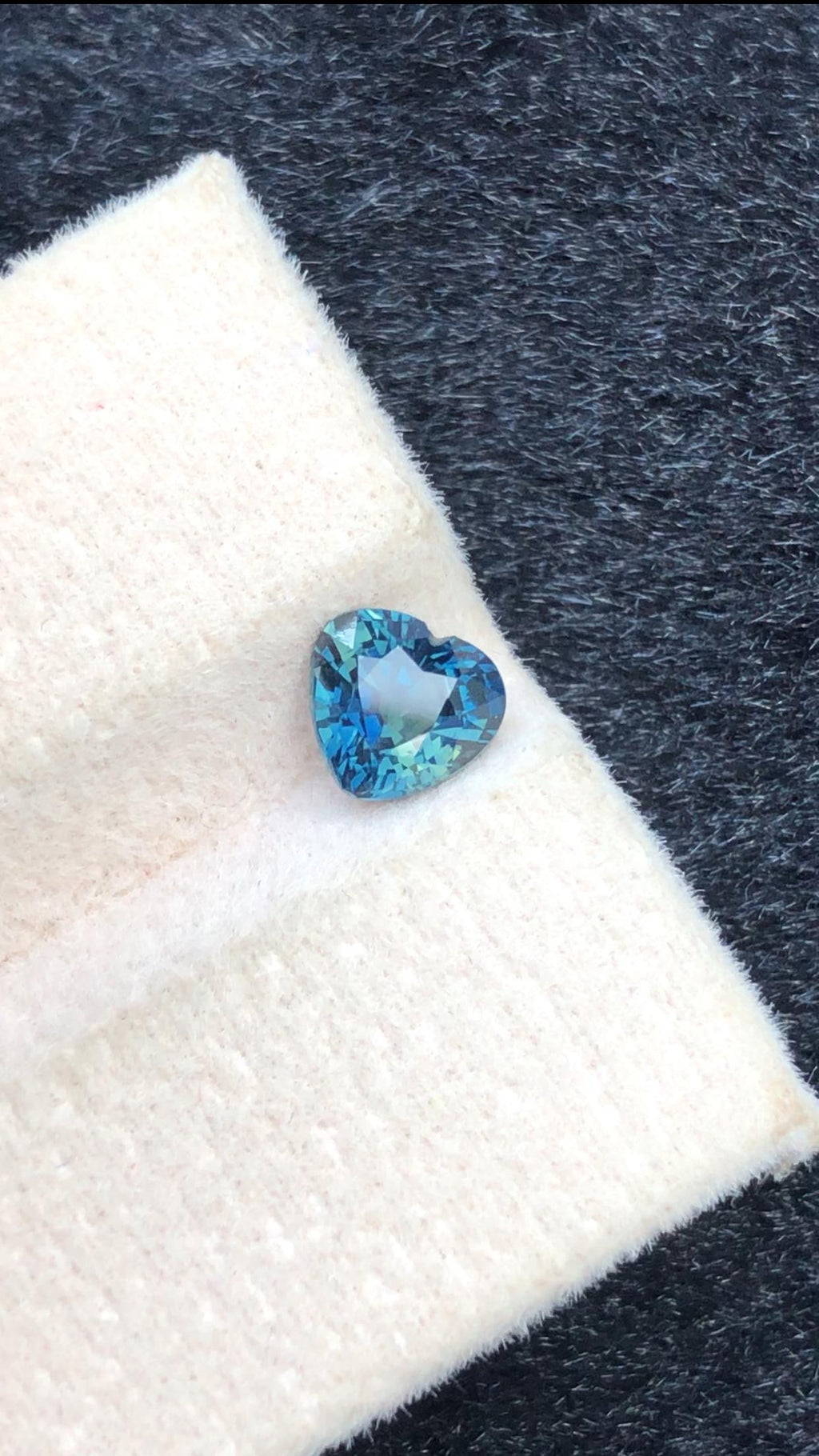 Parti Sapphire 1 Carat Heart Cut – 5.90x5.40x3.80mm Loose Gemstone