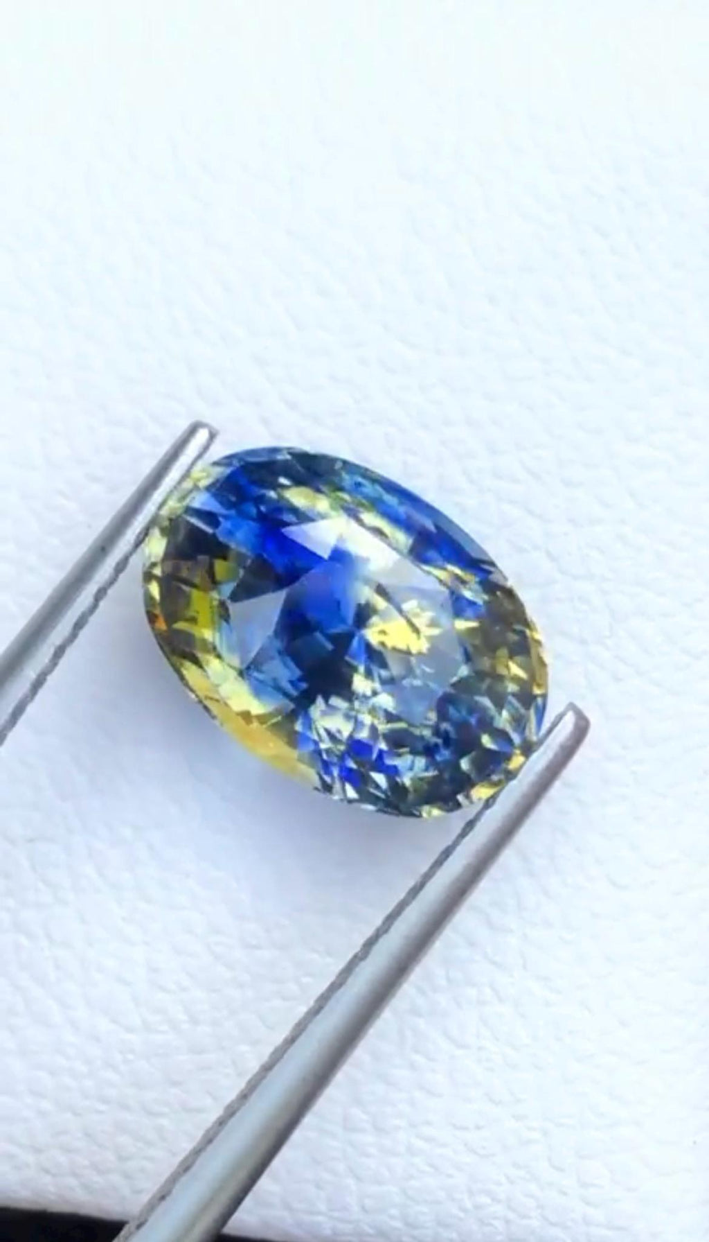 Bi Color Sapphire 4 Ct Oval Cut – Blue-Yellow Gem from Sri Lanka
